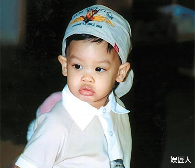 苏提达|泰王幼子照片曝光！打破王室“香肠唇”魔咒，继承苏提达精致五官