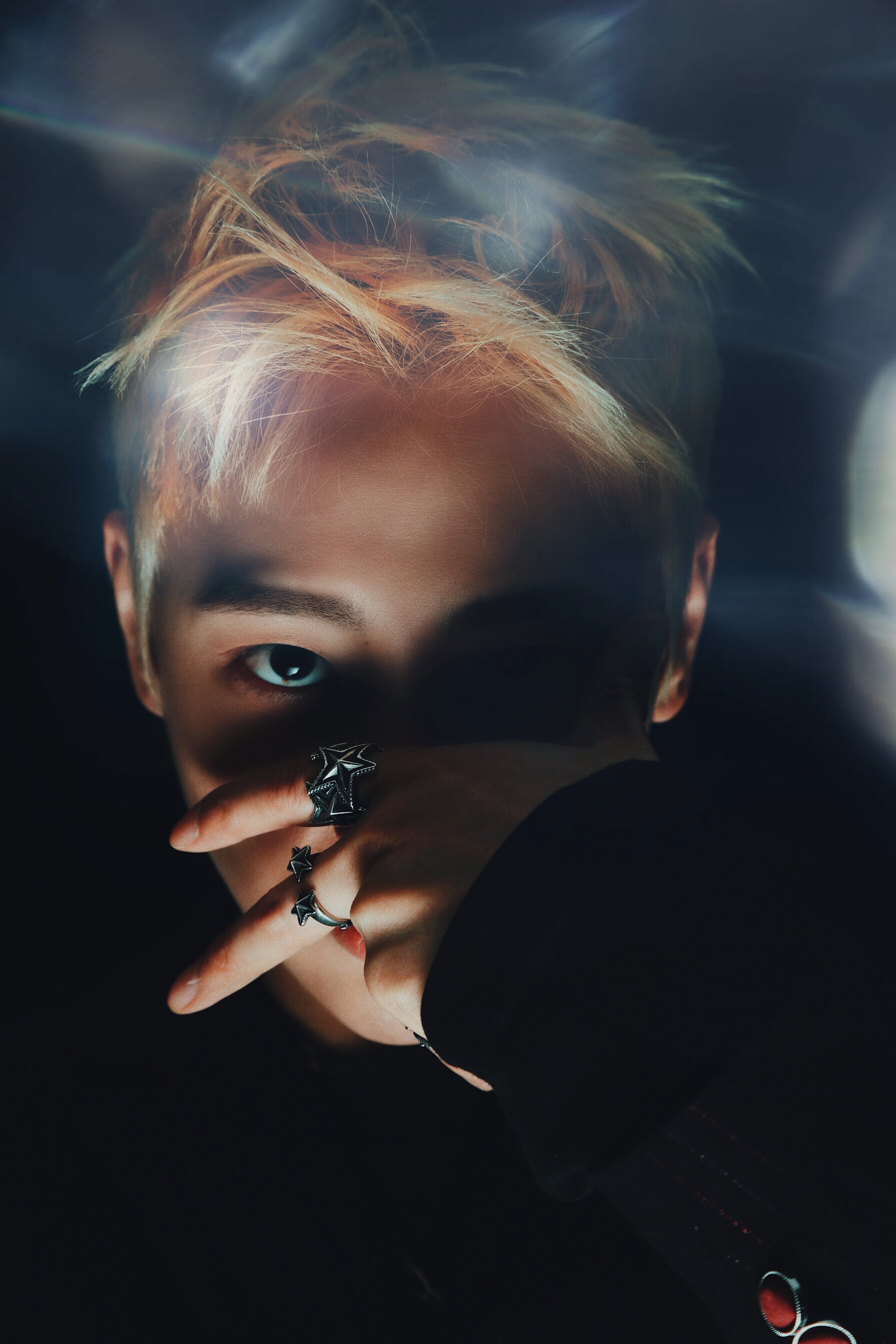 「我的光」魏巡首张专辑《我的光》：拒绝刻板印象，绽放唱作人光芒