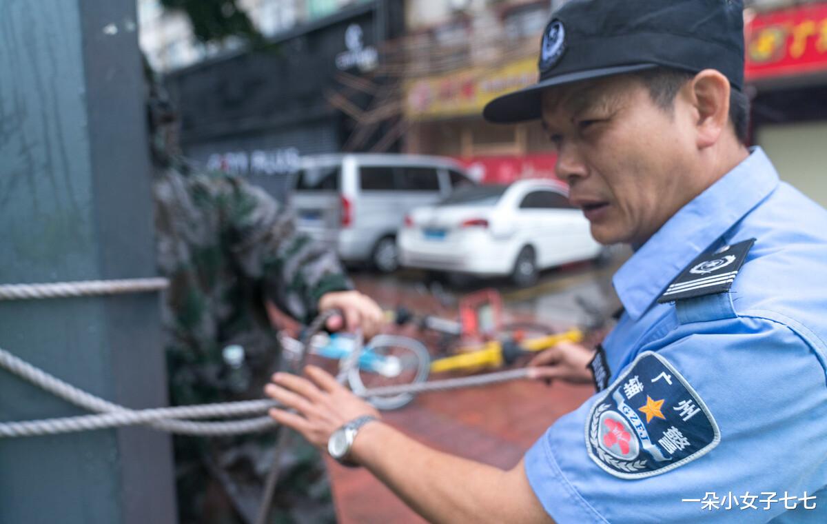 辅警|定向招聘成普遍提升辅警职业发展方式！网友：少用辅警，扩招警察