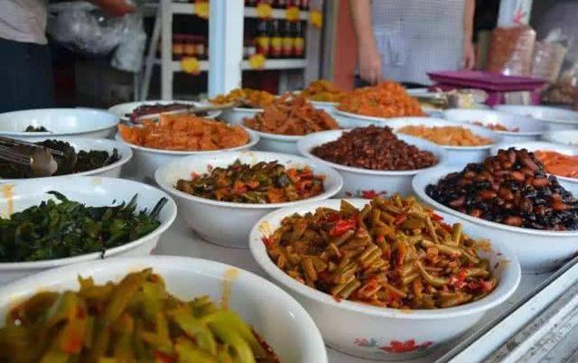 |菜市场“最脏”的4样菜，家庭主妇经常会买，你都吃过吗？