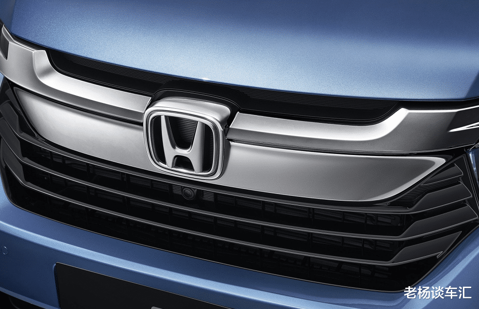 本田■本田又成功了,后排可翘腿,2.0T爆272马力,双独悬+四驱