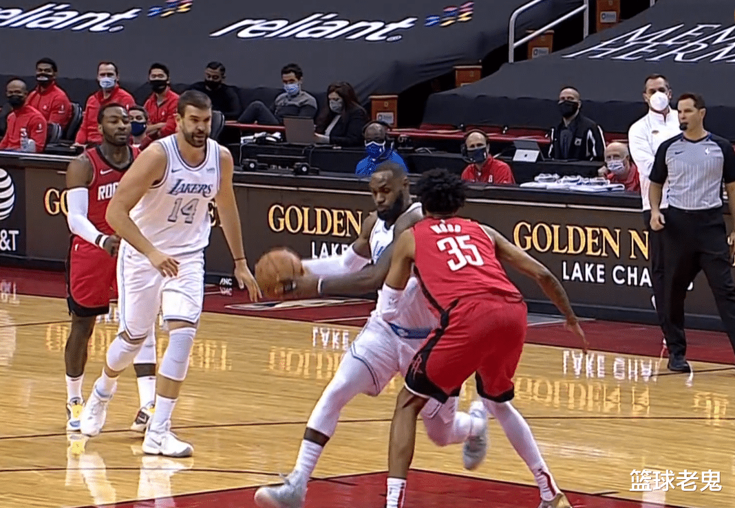 英超|詹眉打疯了！火箭进攻全靠沃尔！苏群：都欺侮伍德！哈登请爆发吧