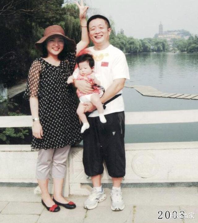 独生子女|父女俩连续40年同一地点合影,如今咋样了?独生子女的普遍遗憾