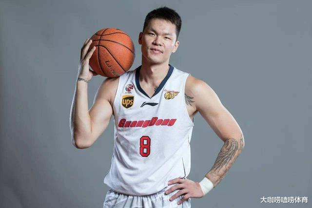 徐昕■中国男篮新希望！17岁身高2米2，控球技术堪比后卫