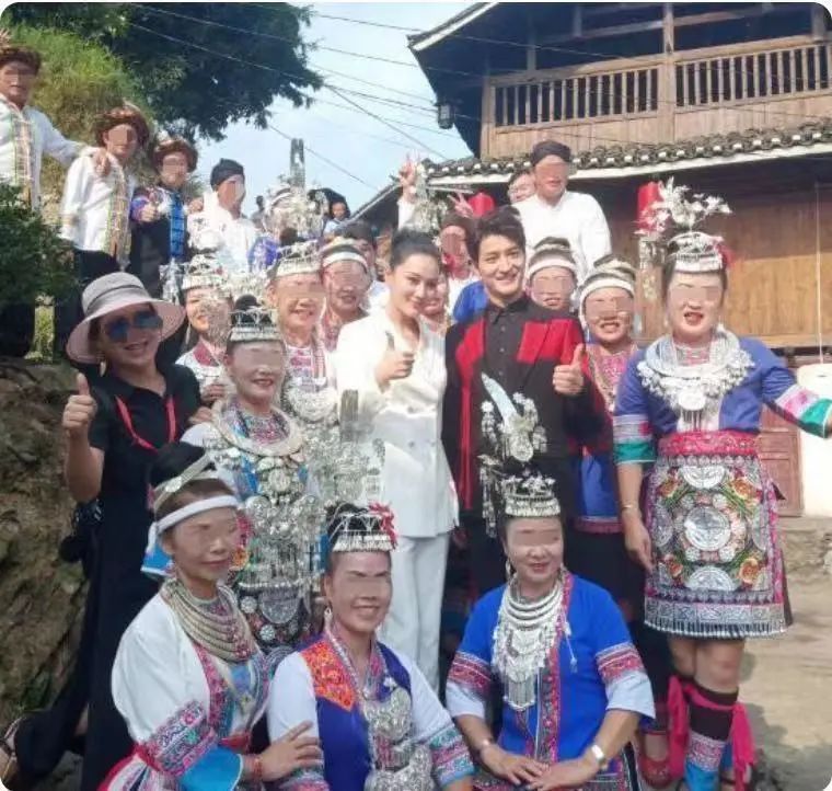 张馨予|张馨予惊艳金鸡奖，搭档华少跨界做主持，结婚2年像变了一个人