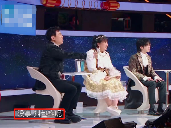 潘长江■潘长江在台上不慎摔倒时,沈腾脱口而出一句话,堪称救场教科书