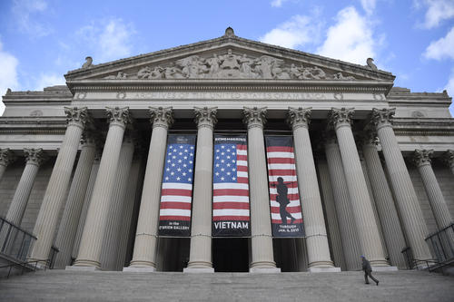 「美国政府」还要脸吗？美记者忍不住怒斥政府：病毒不管，却一定要刁难中国