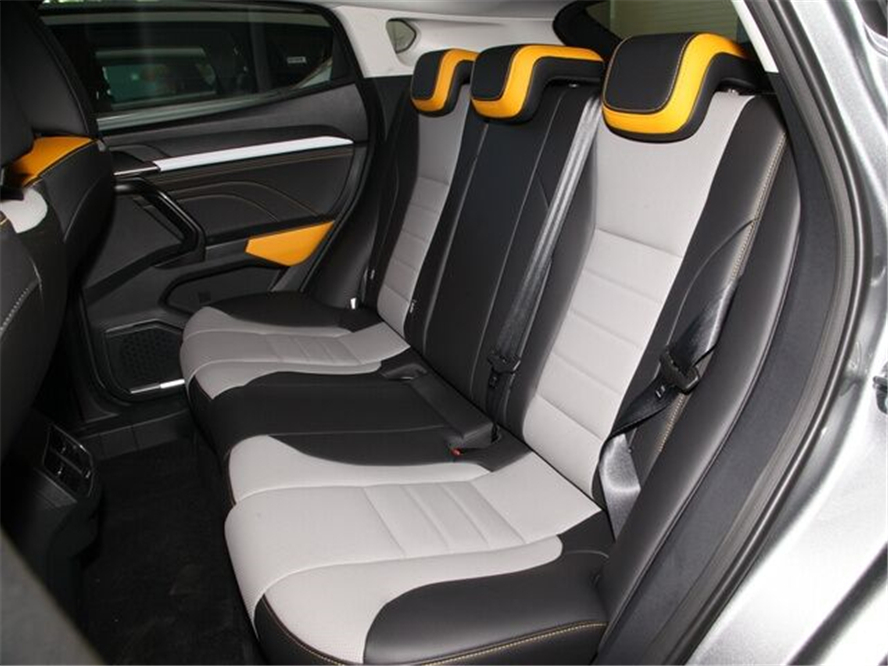 哈弗|又一实力“哈弗造”！双色车身帅过卡宴，10万出头开出50万档次