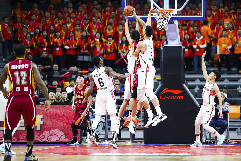 #徐杰#他是最不被看好的现役球员,却能在广东宏远男篮站住脚,原因为何