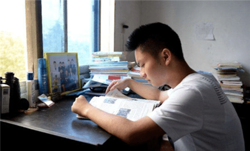 柳艳兵|当年2位“夺刀少年”，不惜错过高考救下1车人，从此改变一生命运