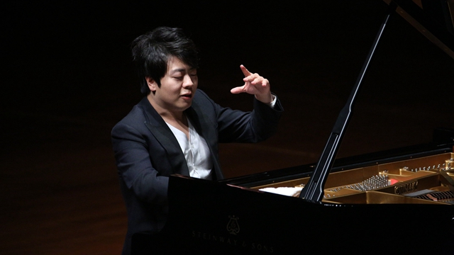 「关晓彤」关晓彤：我瓜尔佳氏，那英：我叶赫那拉氏，吴京：你们都先让让