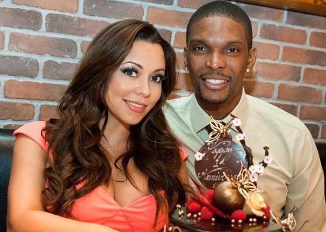 #克里斯·波什#NBA名宿波什晒全家福!1米6娇妻抢镜,7年生5子战斗力真强!