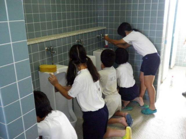 日本|美国人评价亚洲厕所:印度脏乱,日本干净,中国4个字