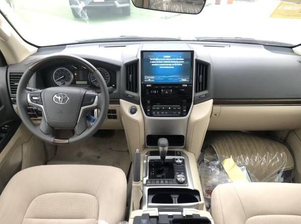 兰德酷路泽|国六版酷路泽登场，价格直降40万，真的是市场逼的吗？