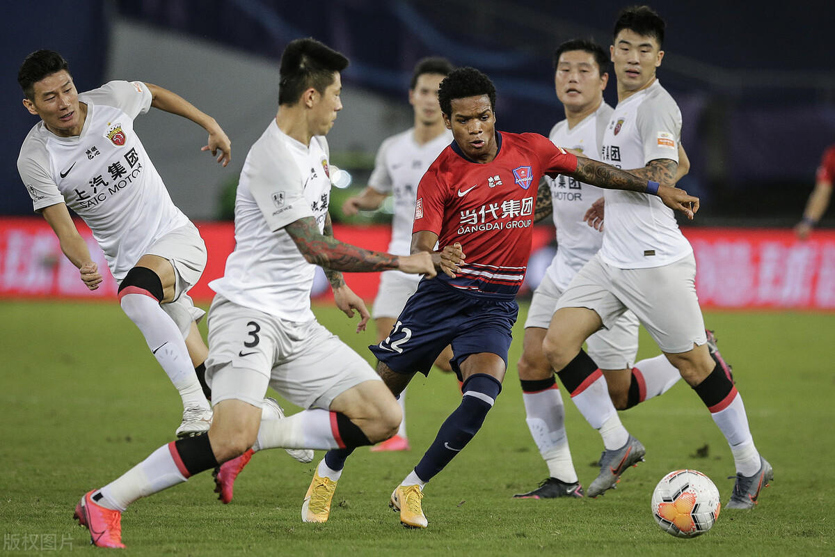 上海上港|恒大、国安已经做出决定，上港迎夺首冠良机，佩雷拉或带队创历史