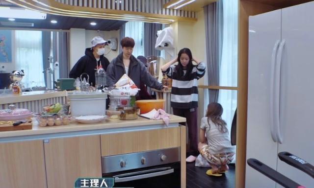 陈伟霆|唯一能被陈伟霆“独宠”的人，买了一千块的零食，都是她的最爱