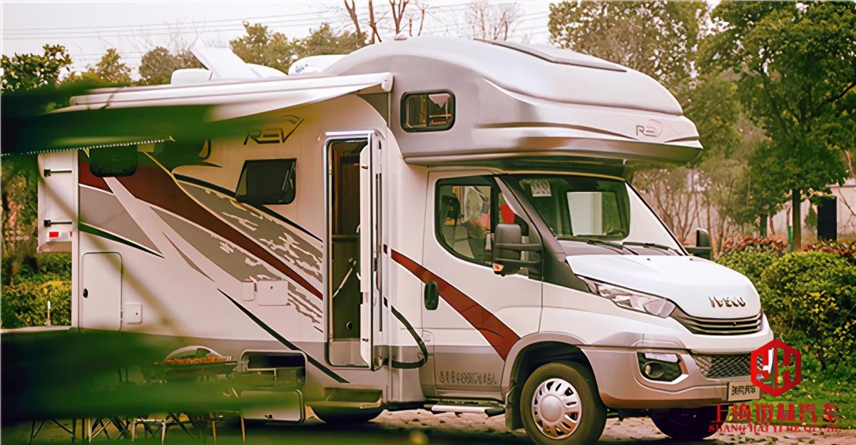 2020款进口依维柯瑞弗s820大额头b型双拓展房车 "屋脊"式一体成型