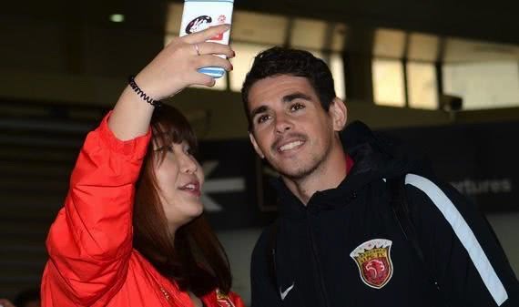 「上海上港」曝上港3位大牌外援“压哨”抵达中国！符合入境规定，豪华专机曝光