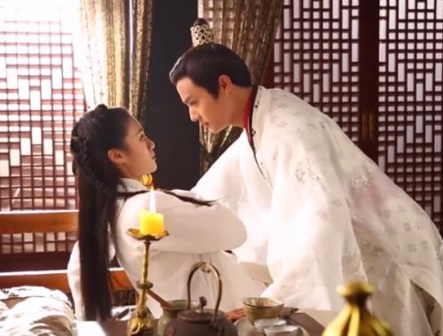 吻戏|演员吻戏为啥只露上半身的特写？真相曝光后，网友：女明星太难了！