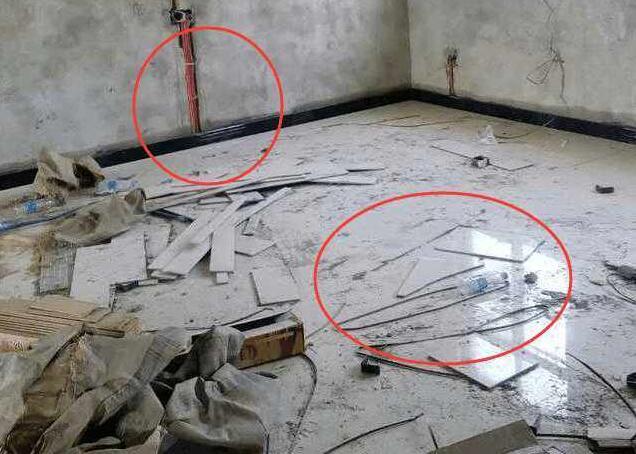 |贴完瓷砖拿去验收，但是一进门懵住了，师傅：剩下是你们自己的活