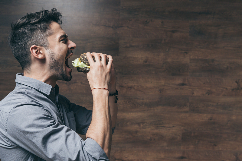 「饮食」减肥期间控制饮食很重要，坚持4个饮食秘诀，轻松瘦下来！