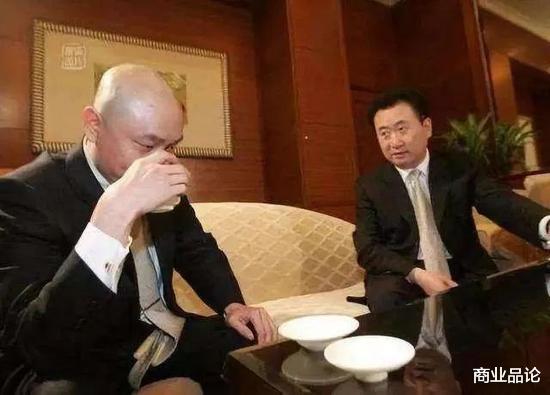 『黄光裕』黄光裕背后的大靠山，把国美无偿送给黄光裕，他才是中国隐形首富