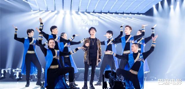 『周深』55晚会大乱斗：刘敏涛表情陶醉逗笑全网，奥特曼出场毁我童年