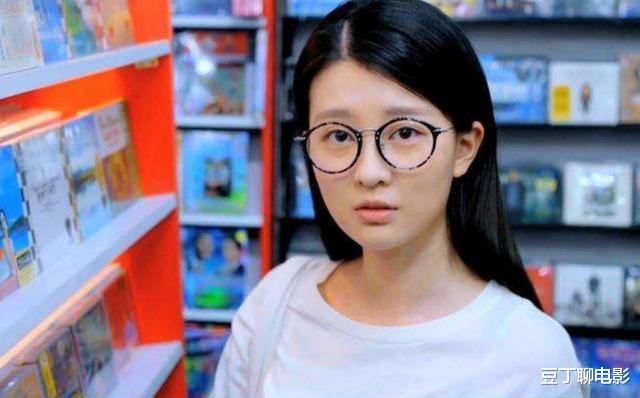 贾乃亮|贾乃亮晒8块腹肌杂志，意外曝出新恋情，看来李小璐已经成为过去