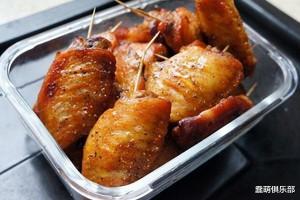 自制秘制酱汁，做出好吃到舔手指的香嫩烤鸡翅！
