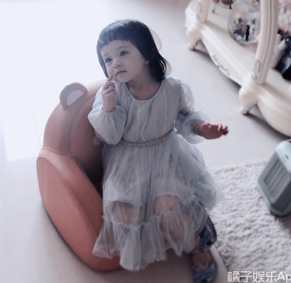 樊少皇|樊少皇女儿被误认成小男孩，妈妈基因太优秀，星二代颜值巅峰吧？