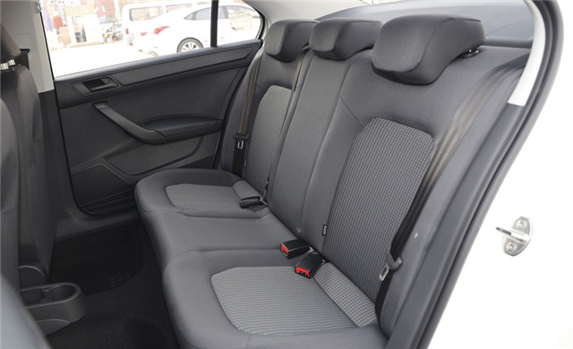 桑塔纳|上下班买辆新桑塔纳好不好？搭载四缸1.5L发动机，稳定可靠