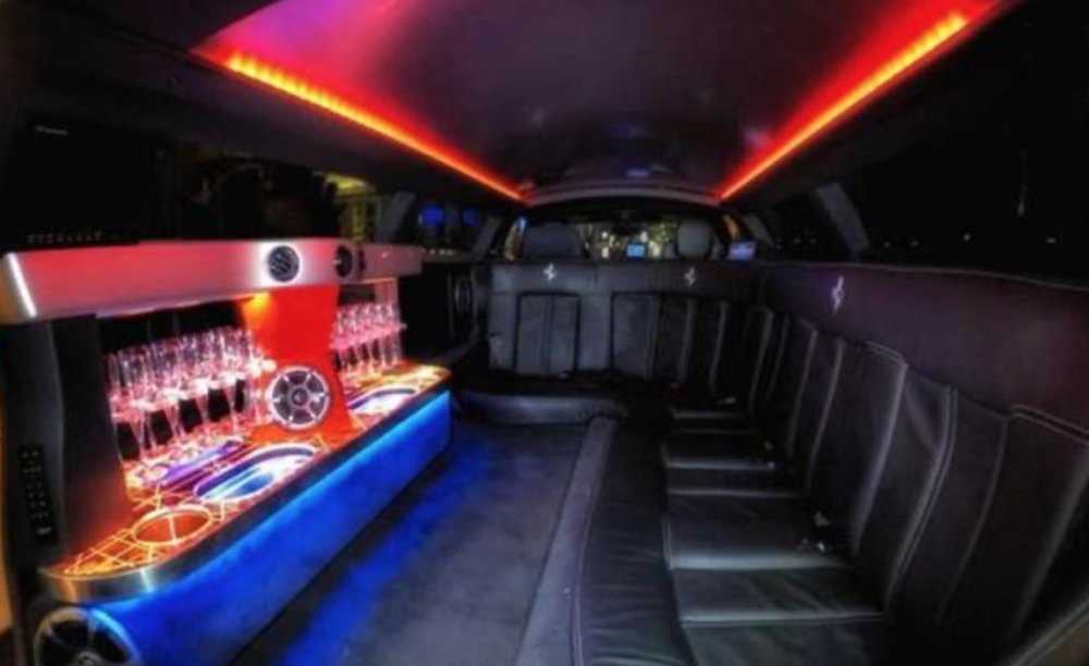 法拉利|林肯加长见多了，肯定没见过法拉利加长版，这车开了6万多公里只要200万