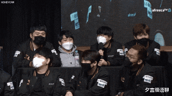 |“在女朋友包里翻到一把尺子，是用来量什么的？我有点慌？”哈哈哈！