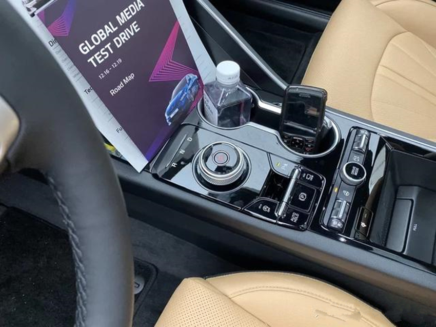 新车■不给凯美瑞活路!当年的王者归来,比雅阁漂亮10倍,14万开出50万面子