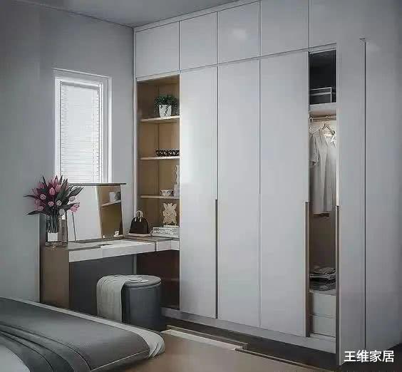 『房价』房价这么贵，卧室别光顾着装衣柜，衣柜旁边留出60公分能干好多事
