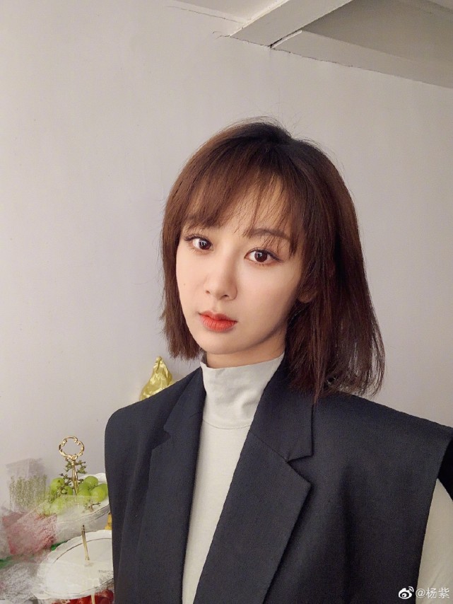 迪丽热巴|?又一场世纪大战?杨洋迪丽热巴两家粉丝开撕,《荣耀》未播先火