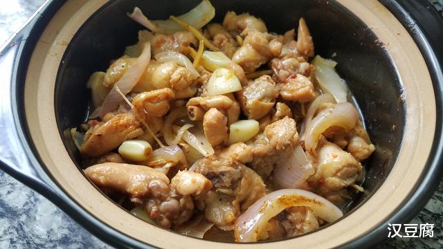 ：蒜香鸡腿的做法，我家经常吃的一道美食，又香又好吃，味道很棒