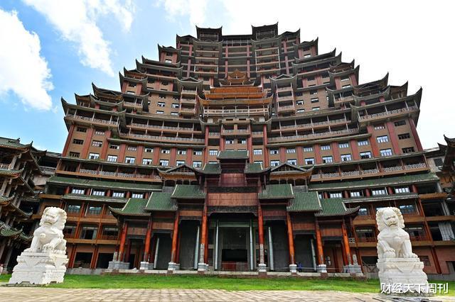 独山|烧光400亿的贫困县：花3亿造天下第一水司楼，3家上市公司踩雷