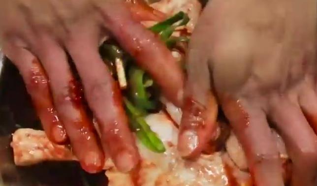 「炸鸡」教你做炸鸡的窍门，这样做出来的炸鸡新嫩不老，外酥里嫩