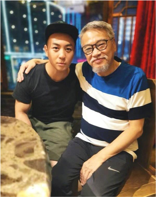 吴孟达|67岁吴孟达瘦脱相认不出，染黑发胡子变白与49岁“无天佛祖”跨次元同框