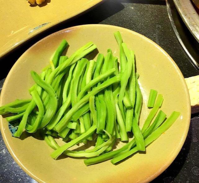 凉拌|快出伏了，这菜必买一捆，准时上厕所，便秘消失了，家人吃脾胃好