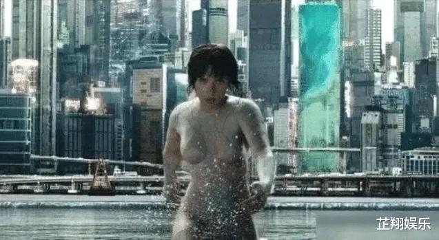 斯嘉丽▲寡姐”的电影究竟有多烧钱？连贴身战衣都是特效，现场造型看呆众人！