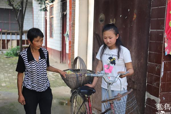 东方今报|郸城12岁女孩每天都去超市捡烂菜叶吃，背后原因令人心酸