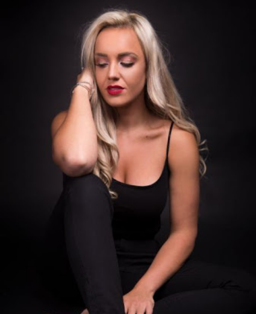 珍妮弗：26岁英国小姐Jennifer Atkin，狠甩50公斤后夺选银色皇冠