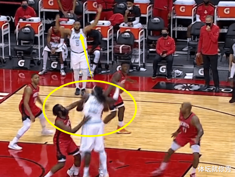 詹姆斯·哈登|哈雷尔背打哈登!一顶没动,二顶发愣,再顶球没了,塔克看的真着急