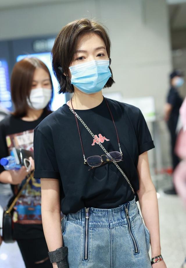 t恤|万茜短发太帅，简约T恤也能穿出高级风真让人羡慕，可以当男模了