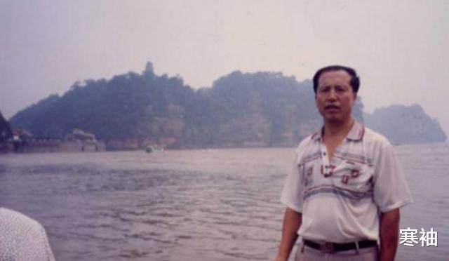 乐山大佛|他靠一张照片获奖5千元, 25年后他再上诉: 当年钱没给够, 我要280万!