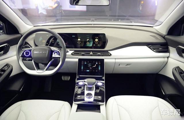 『SUV』北汽终于“开窍了”，这款SUV命名X7，轴距2.8米，配三块大屏幕！