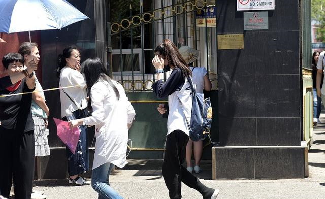 招生|超出一本线十几分，报考志愿选择差点的一本，还是好二本好专业？