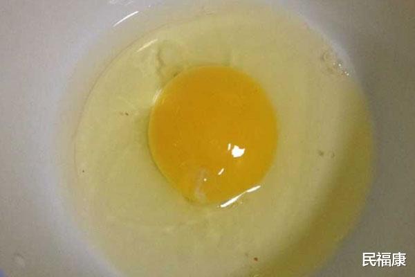 「鸡蛋」女子炒了一盘鸡蛋，结果一家人吃中毒，她犯的错，不少人或还在犯